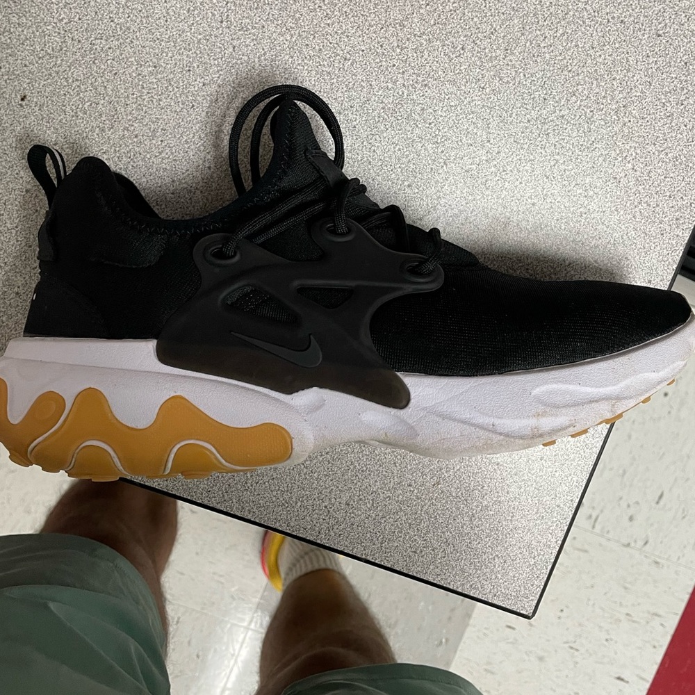 Nike men’s react presto sneaker.